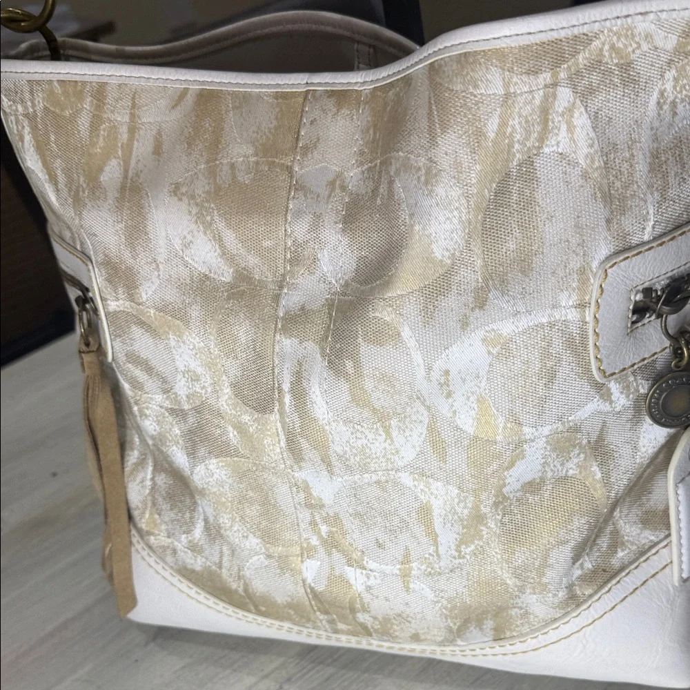 Vintage Coach Cream and White Camo Canvas Shoulder Bag with Suede Tassels - Picture 4 of 14